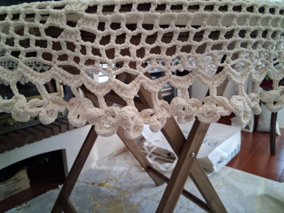 Capa para mesa em crochet