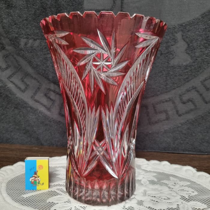 Хрустальная ваза с рубиновым накладом, ГДР, 1970–80-е, 26 см, редкая
