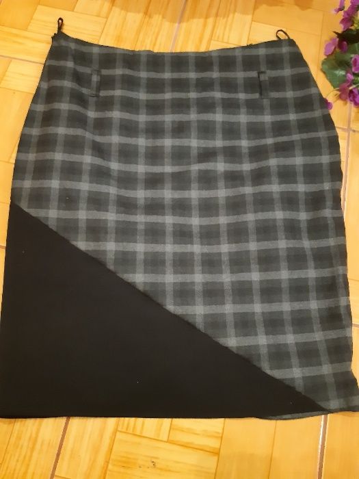 Стильна, нова спідничка в клітиночку