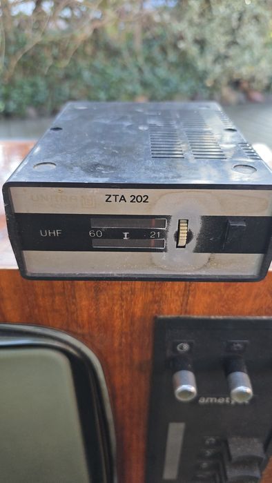 Zabytkowy telewizor Ametyst z przystawką