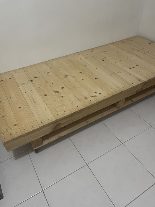 Estrados de madeira (4 disponiveis, preço por cada um)