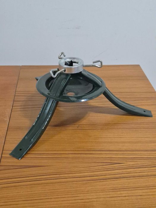 Metalowy stojak na choinkę zielony trójnóg