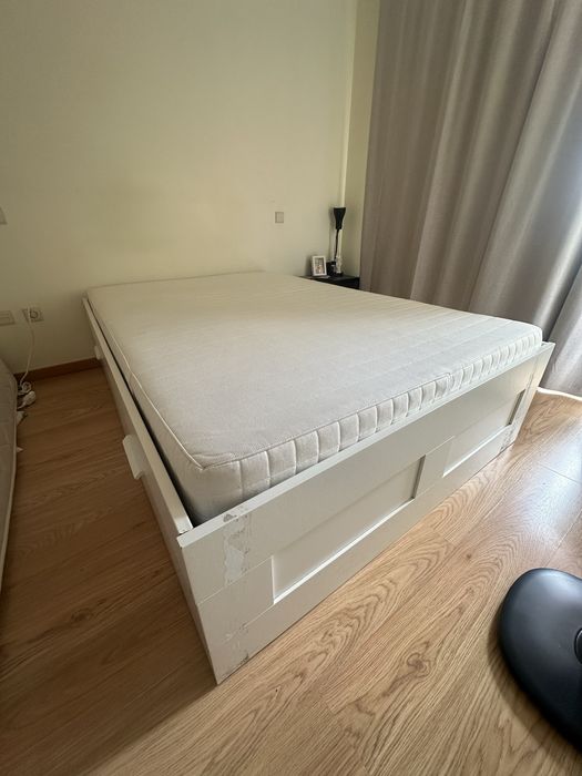 Cama com gavetas