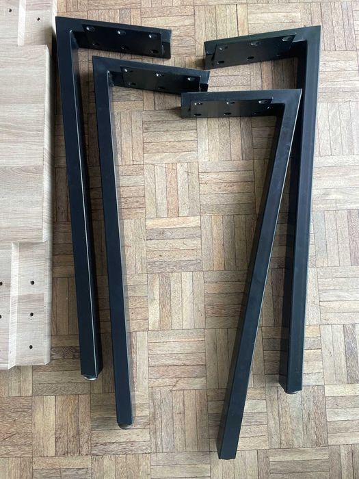 Mesa de jantar da marca The Masie, com 160 x 90 cm