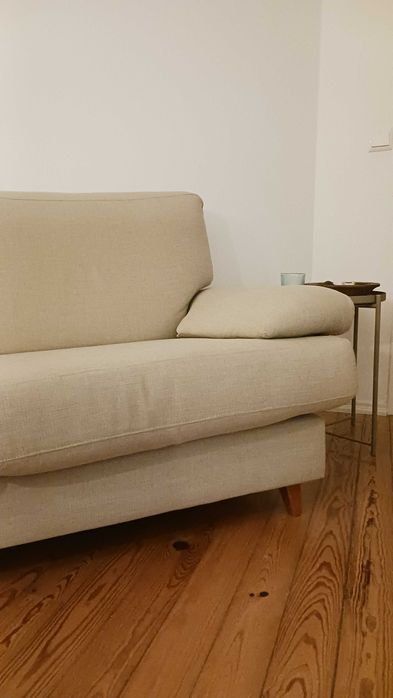 Sofá 2 lugares bege