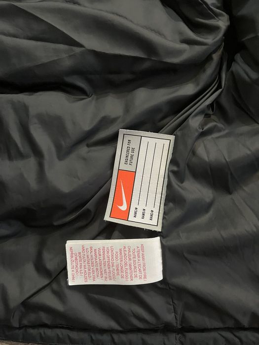 Курточка NIKE  .