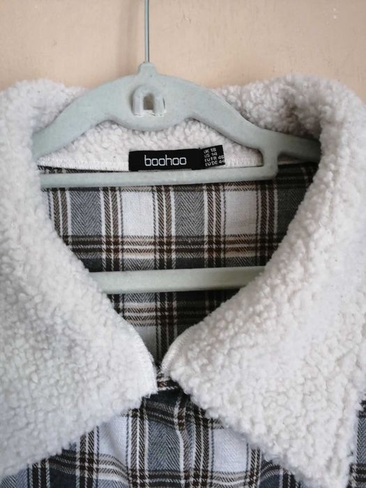 Koszula z kożuszkowym kołnierzykiem 46 boohoo