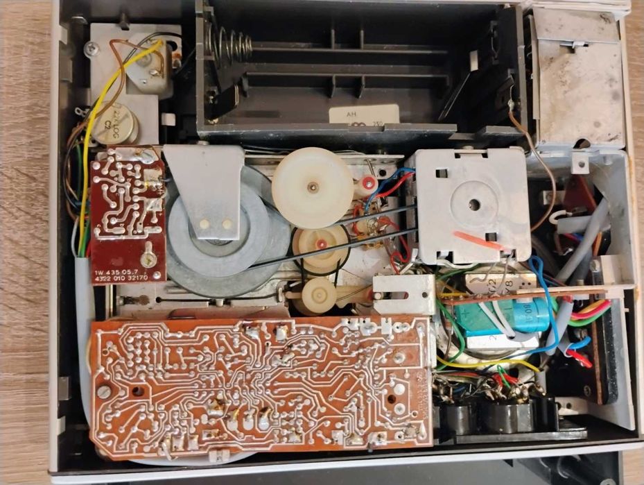 magnetofon reporterski Philips z 1971r. na części