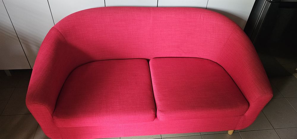 Sofa czerwona stan bardzo dobry.