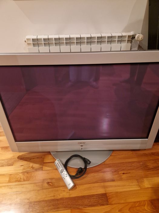 Televisão SONY cinzenta
