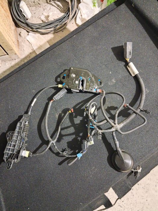 Tesla model Y проводка передньої панелі-телевізора Тесла У