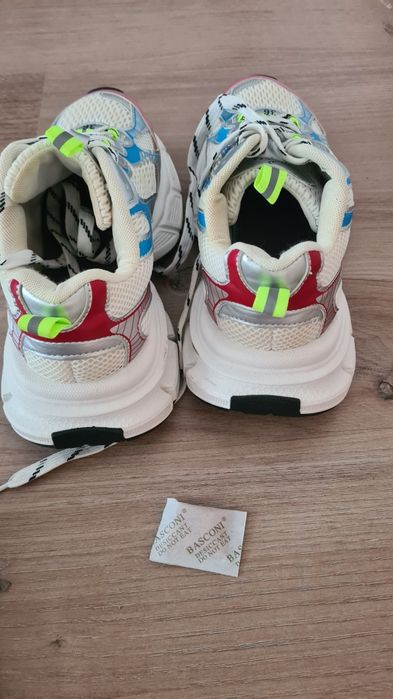 Продам кроссовки 36 р