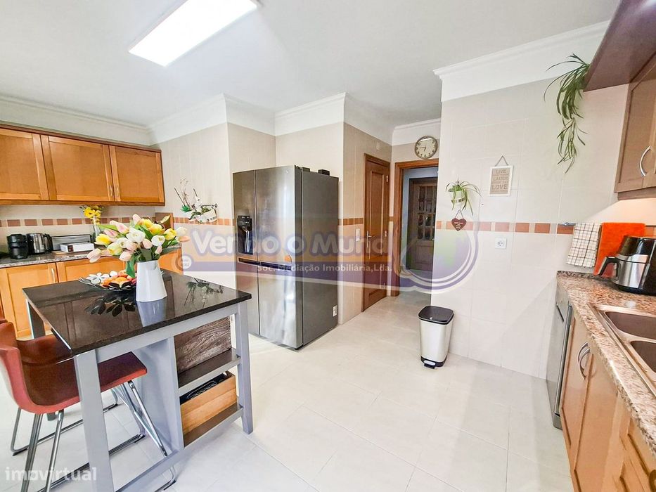 Apartamento T4 em Benavente (B659)