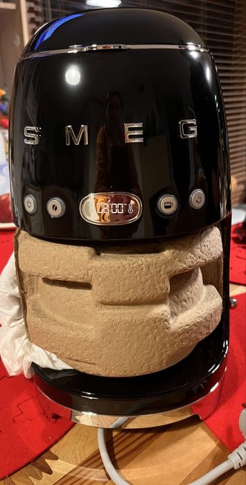 SMEG Ekspres do kawy przelewowy nowy czarny