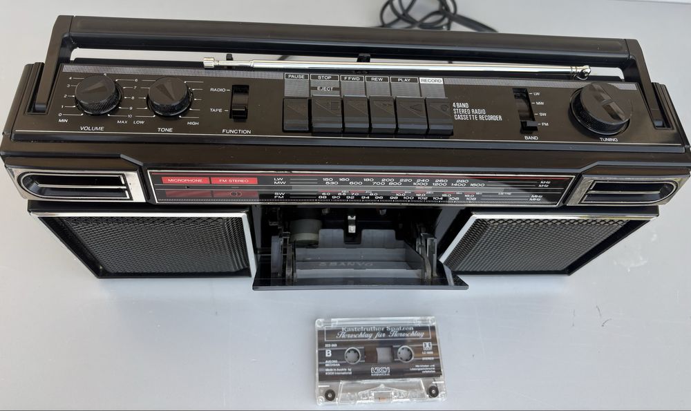 4-діапазонний стереомагнітофон Sanyo M 9703L