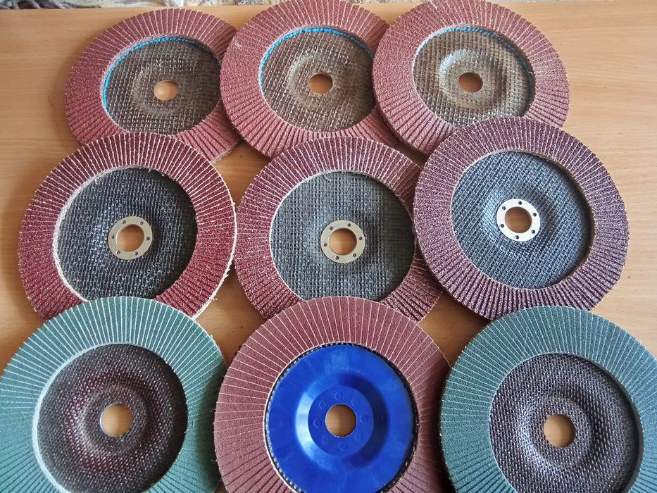 Зачистной лепестковый круг ф180.