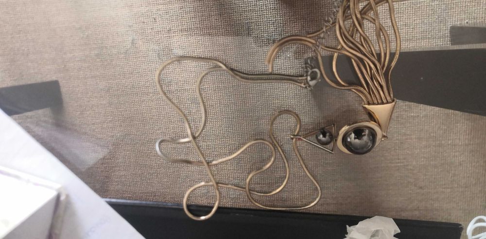 Brincos, Fios pregadeiras