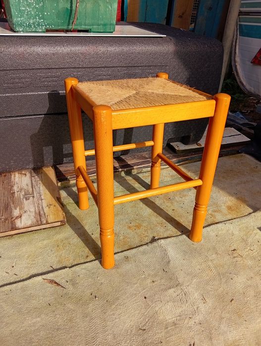 Wooden bench with natural straw seat (rustic)