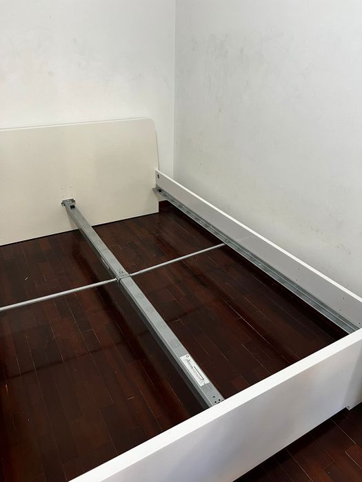 Cama de casal como nova!