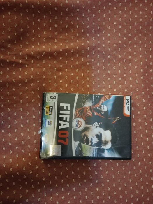 Vendo jogos usados para diferentes consolas e para PC