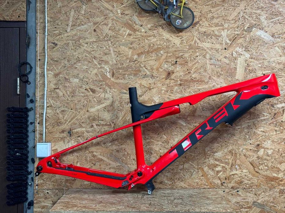 Rama frameset Trek Model:  E-Caliber 9.8 xt Supercaliber AXS L carbon