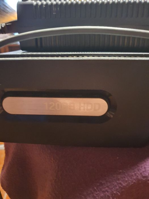 Xbox 360 120GB + 2 Comandos + 8 jogos