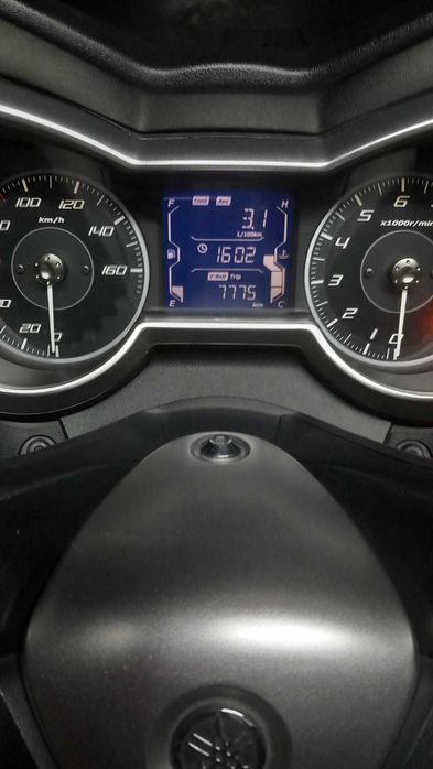 Yamaha XMAX 300 ABS 2018 – Revisões em dia – Extras – Muito estimada