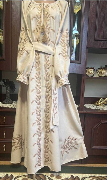 Яскраві Жіночі Сукні