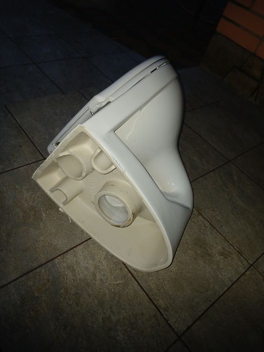 Подвесной унитаз.