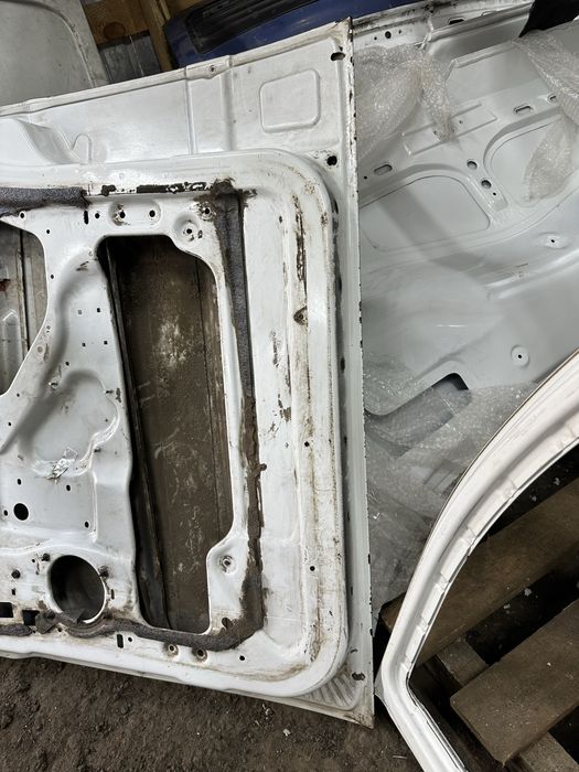 Дверь передняя левая, правая Mercedes Vito 639, Viano