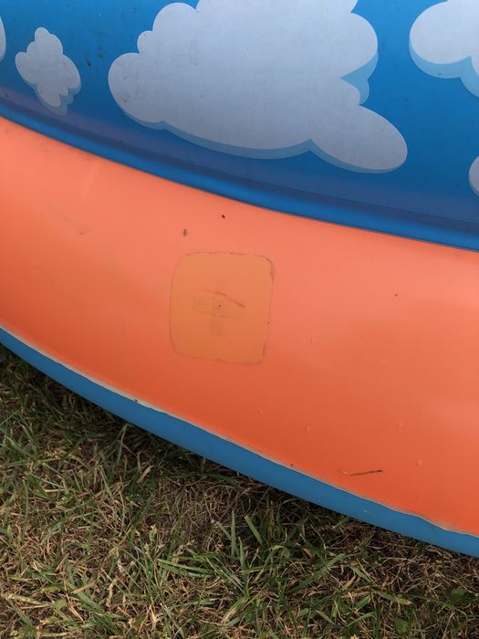 Basen aquapark. Wodny plac zabaw.