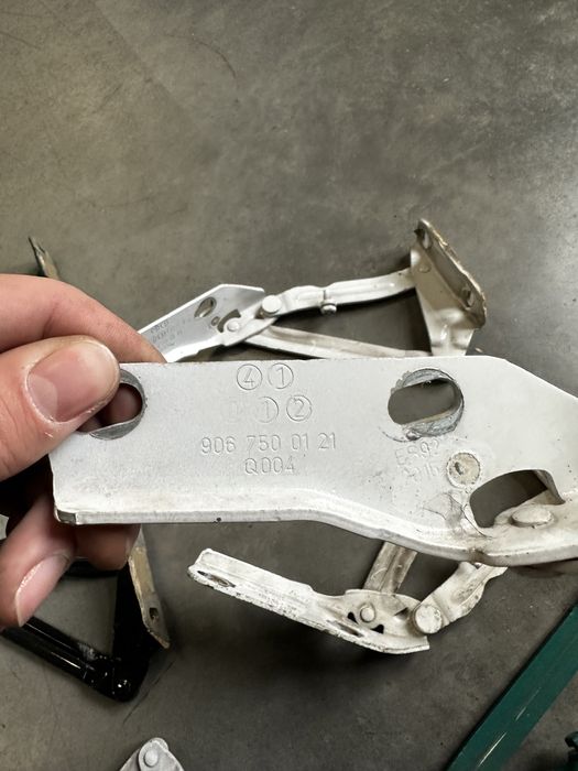 Петлі капота завіса Спрінтер Sprinter W906 крафтер Crafter