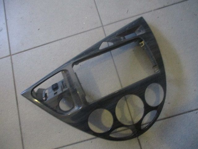 Moldura da consola central / rádio / aro FORD Focus I Sedan (DFW)