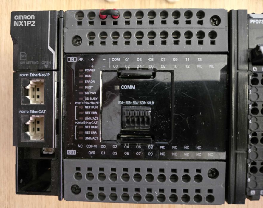 Sterownik PLC Omron NX1P2-9024DT1 z rozszerzeniami