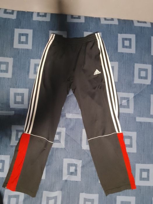 Szerokie spodnie adidasa