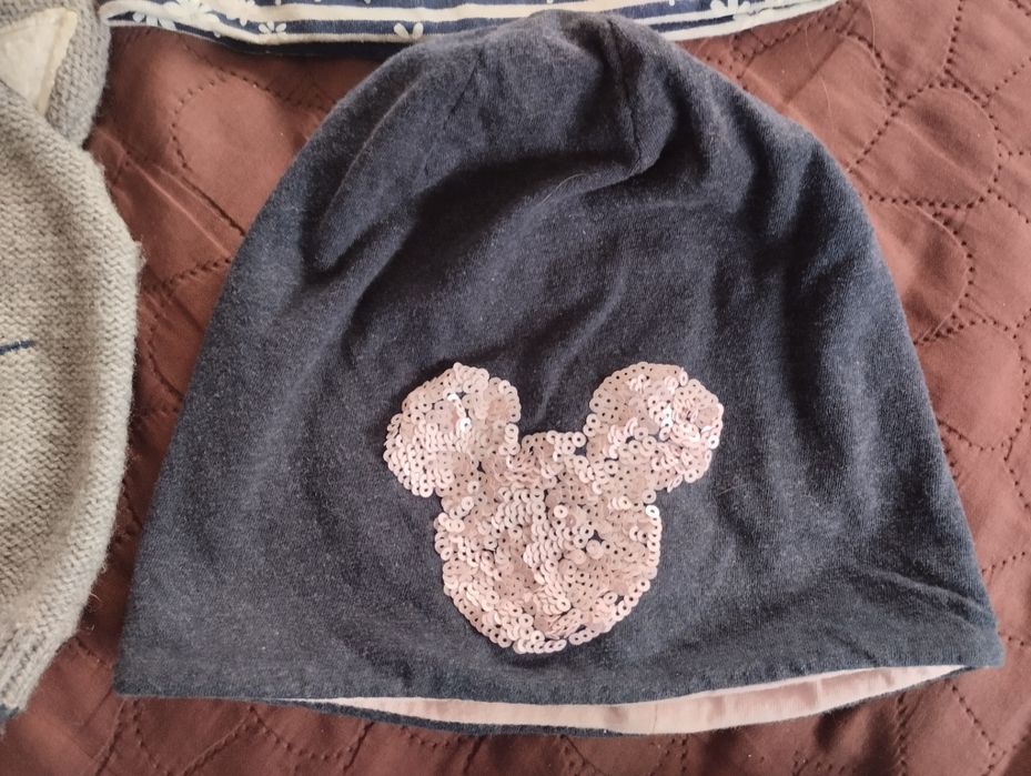 Czapki cienkie i grube (4sztuki)