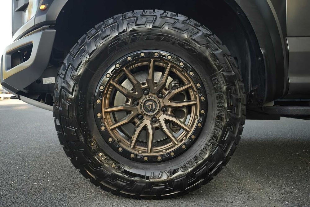 Ford F-150 Raptor SuperCrew      2019