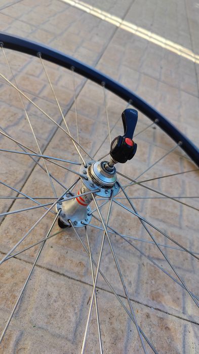 Roda dianteira de estrada 700 da Bontrager