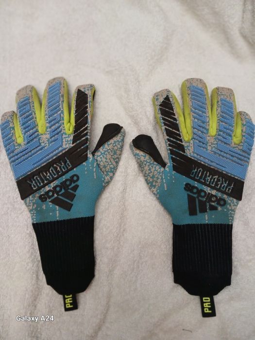 Рукавички adidas PREDATOR PRO воротарські ,р.7 , 8