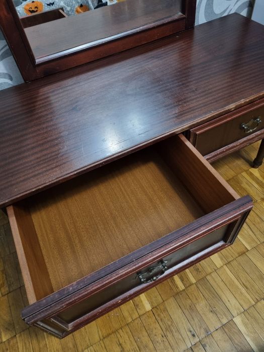 Вінтажне дерев'яне трюмо/туалетний столик із дзеркалом