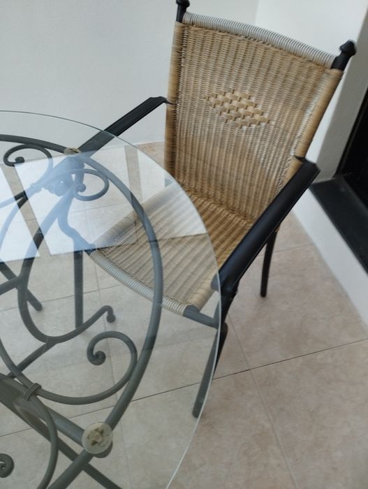 Conjunto mesa e cadeiras
