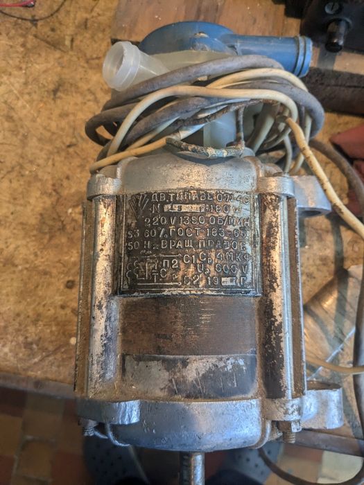 Продам  2 электродвигуна с пральной машинки совет.производства