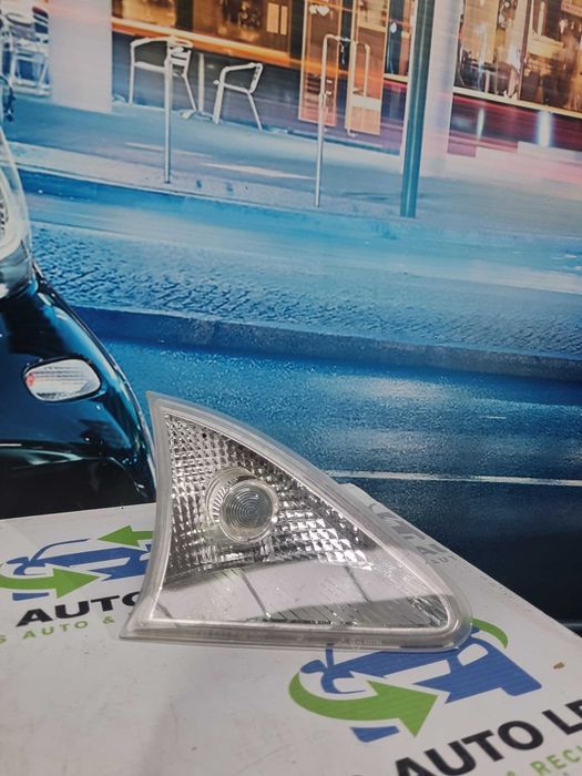 Farolim frente direito pára choque Mercedes Classe R W251
