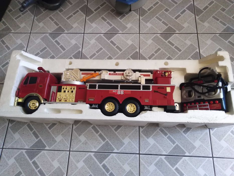 DUŻY wóz strażacki z 20 funkcjami