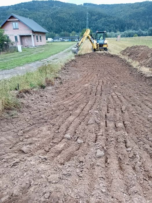 Usługi koparko-ładowarką+wywrotka  4×4