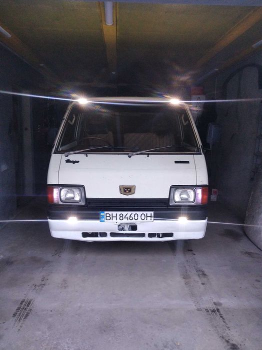 Микроавтобус Mazda Bongo