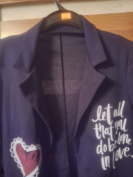 Płaszczyk damaki rozm.M czarny,stan bardzo dobry.