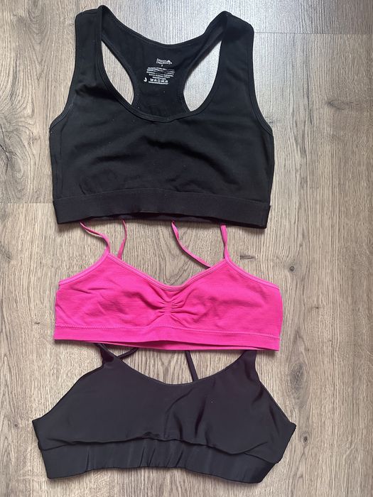 Топы , лифчики , бра , спортивные , размер S, есть 2 топа L-XL, 75В