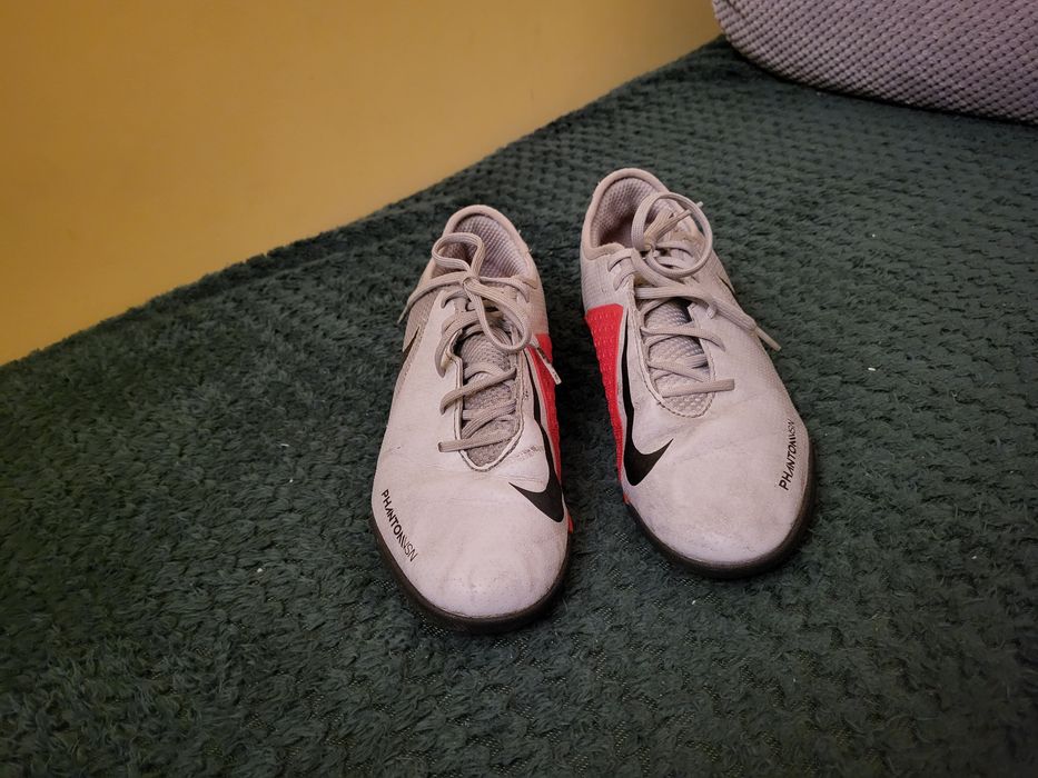 Buty piłkarskie,  korki