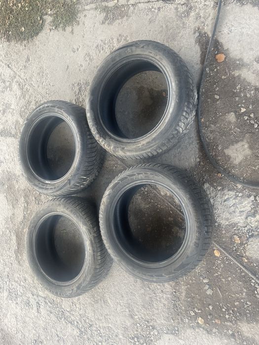 Продам зимову  резину Goodyear 205/55R16